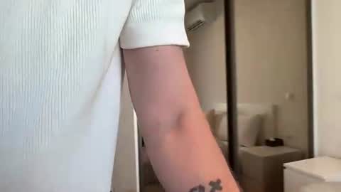 cute_skywalker online show from August 11, 11:12 am