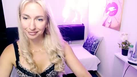 cute_smile_shy online show from July 28, 8:04 pm