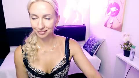cute_smile_shy online show from July 28, 11:55 pm