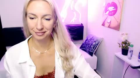 cute_smile_shy online show from July 29, 5:14 am