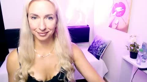 cute_smile_shy online show from July 30, 9:21 pm
