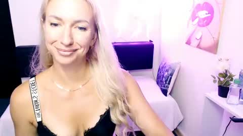 cute_smile_shy online show from July 31, 3:35 am