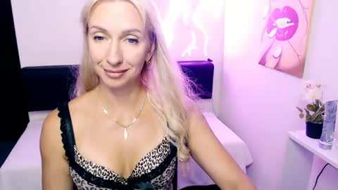 cute_smile_shy online show from August 2, 8:16 pm