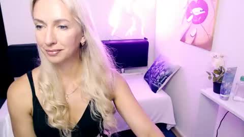 cute_smile_shy online show from August 6, 8:41 pm