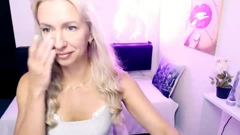 cute_smile_shy online show from August 10, 3:19 am
