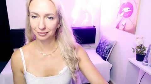 cute_smile_shy online show from August 10, 4:25 am
