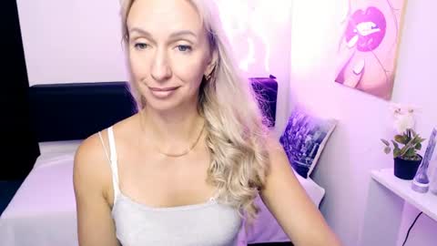 cute_smile_shy online show from August 10, 5:31 am