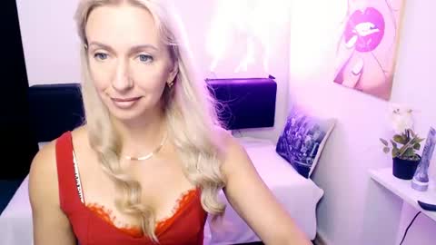 cute_smile_shy online show from August 11, 9:06 pm