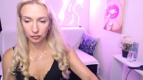 cute_smile_shy online show from August 16, 10:03 pm