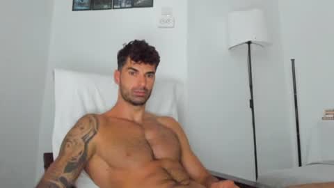 cuteeboy online show from August 7, 5:29 am