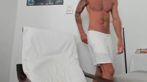 cuteeboy online show from August 10, 11:00 am