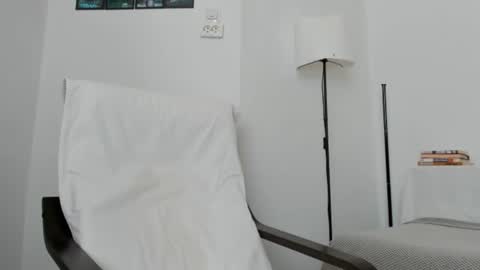 cuteeboy online show from August 12, 8:27 am