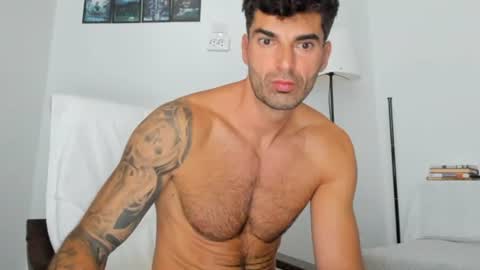 cuteeboy online show from August 14, 5:33 am