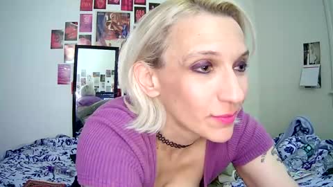 Bella online show from August 6, 10:58 am