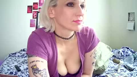 Bella online show from August 6, 1:32 pm