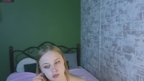 Amyy online show from August 5, 1:03 am