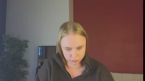 Amyy online show from August 9, 7:42 am