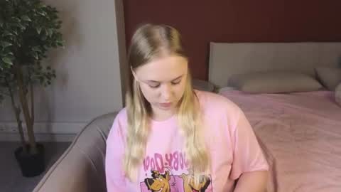 Amyy online show from August 15, 2:04 am