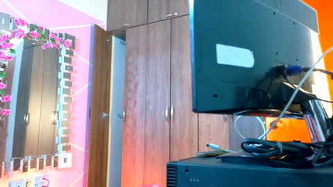 cuteflame_ online show from August 8, 11:49 pm
