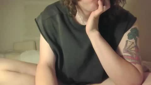 cuteguy696988432323 online show from May 24, 9:39 pm