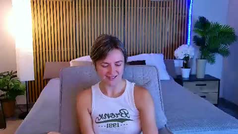 cutemirage online show from August 7, 3:45 pm