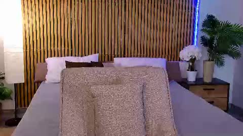 cutemirage online show from August 15, 2:43 pm