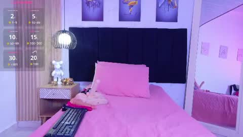 cutepetitee online show from August 5, 3:43 pm