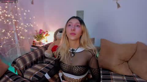 cuteweed420 online show from July 29, 9:44 pm