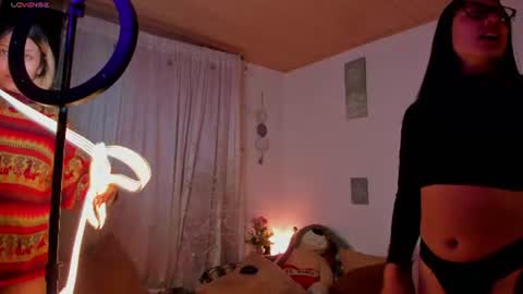 cuteweed420 online show from August 1, 11:55 pm