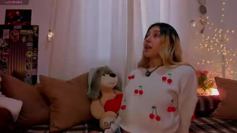 cuteweed420 online show from August 10, 10:00 pm