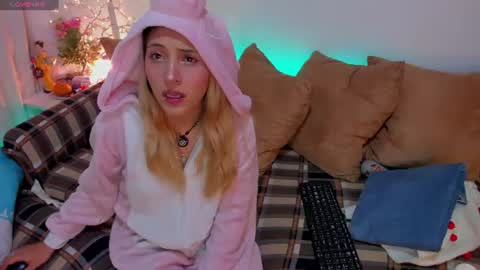 cuteweed420 online show from August 11, 1:18 am