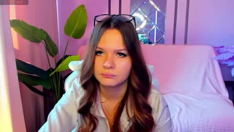 cutiechl0e online show from August 9, 1:50 am