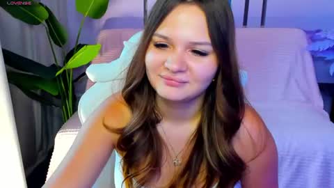 cutiechl0e online show from August 9, 7:20 am