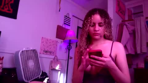 cutiekaylee online show from May 6, 12:45 am