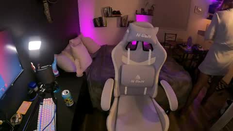 cutiepiescarlett online show from May 31, 3:52 am