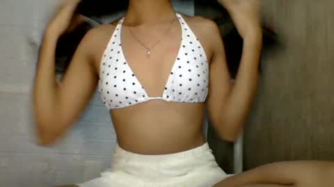 cutieshy1_ online show from August 13, 10:51 am