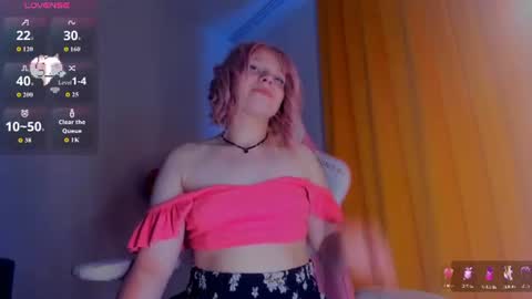 cutiesue online show from August 6, 3:22 pm