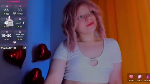 cutiesue online show from August 11, 4:20 pm