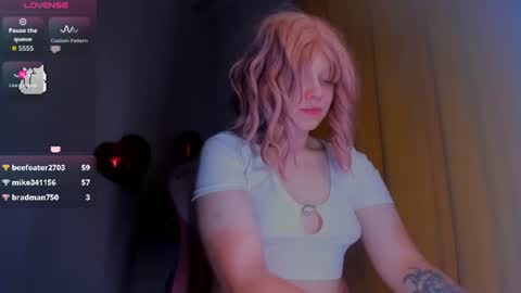 cutiesue online show from August 11, 10:23 pm