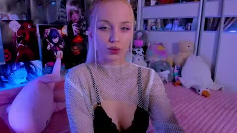Nora online show from July 12, 8:15 pm