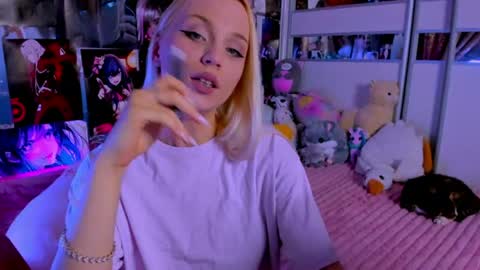 Nora online show from July 15, 8:10 pm