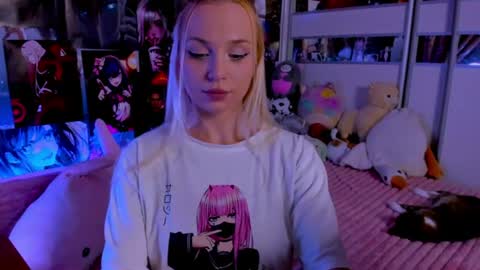 Nora online show from August 4, 8:39 pm