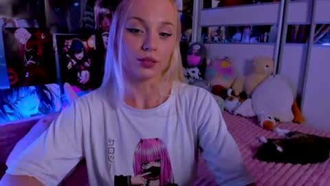 Nora online show from August 4, 10:51 pm