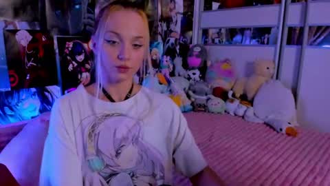 Nora online show from August 6, 8:30 pm