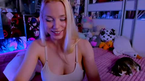 Nora online show from August 12, 10:34 pm