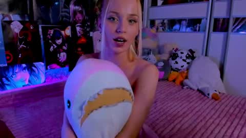 Nora online show from August 14, 10:35 pm