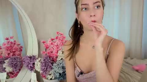 Lia online show from August 14, 1:04 pm