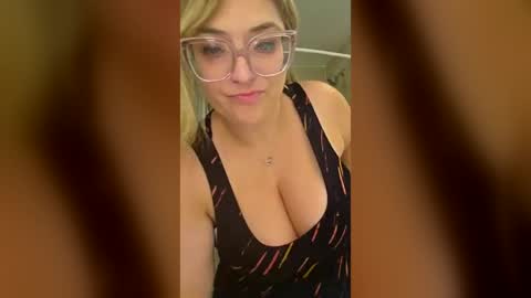 daddies_princesss online show from August 17, 3:33 am