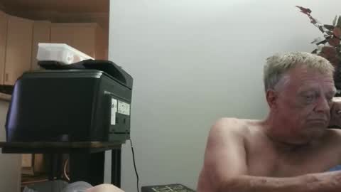 daddydave6400 online show from May 7, 4:02 am