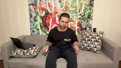 daddydaydrinkz online show from May 19, 4:02 am